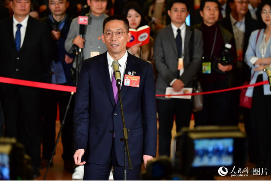 人民日报：直面社会热点，共谋发展良策